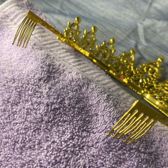 Elegant Metal Gold Tone Tiara with Crystal Accents - Picture 4 of 9